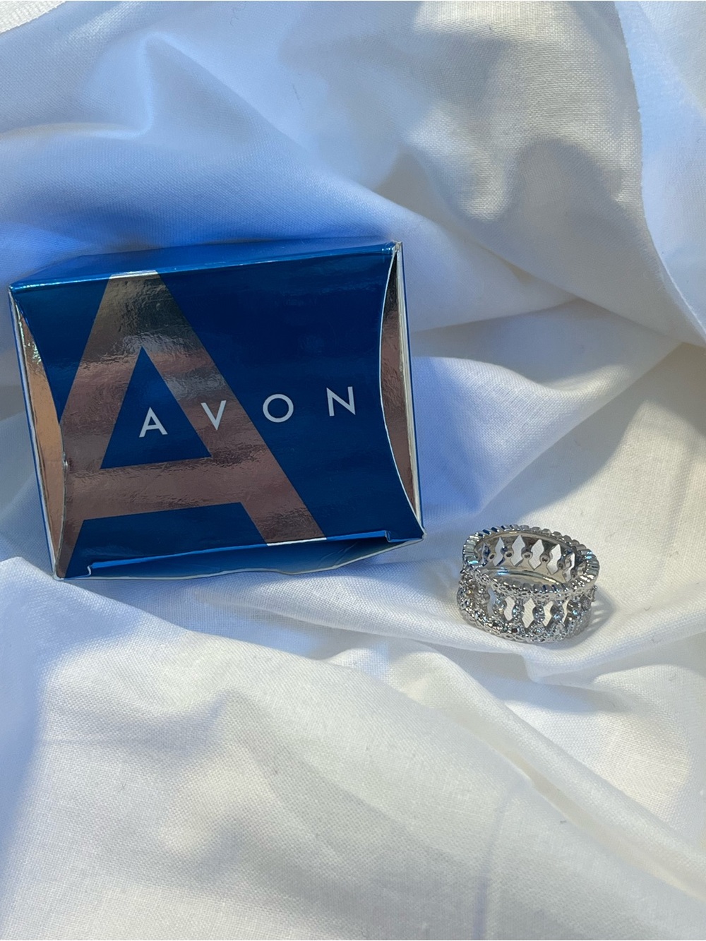 NIB Avon vintage cz band ring